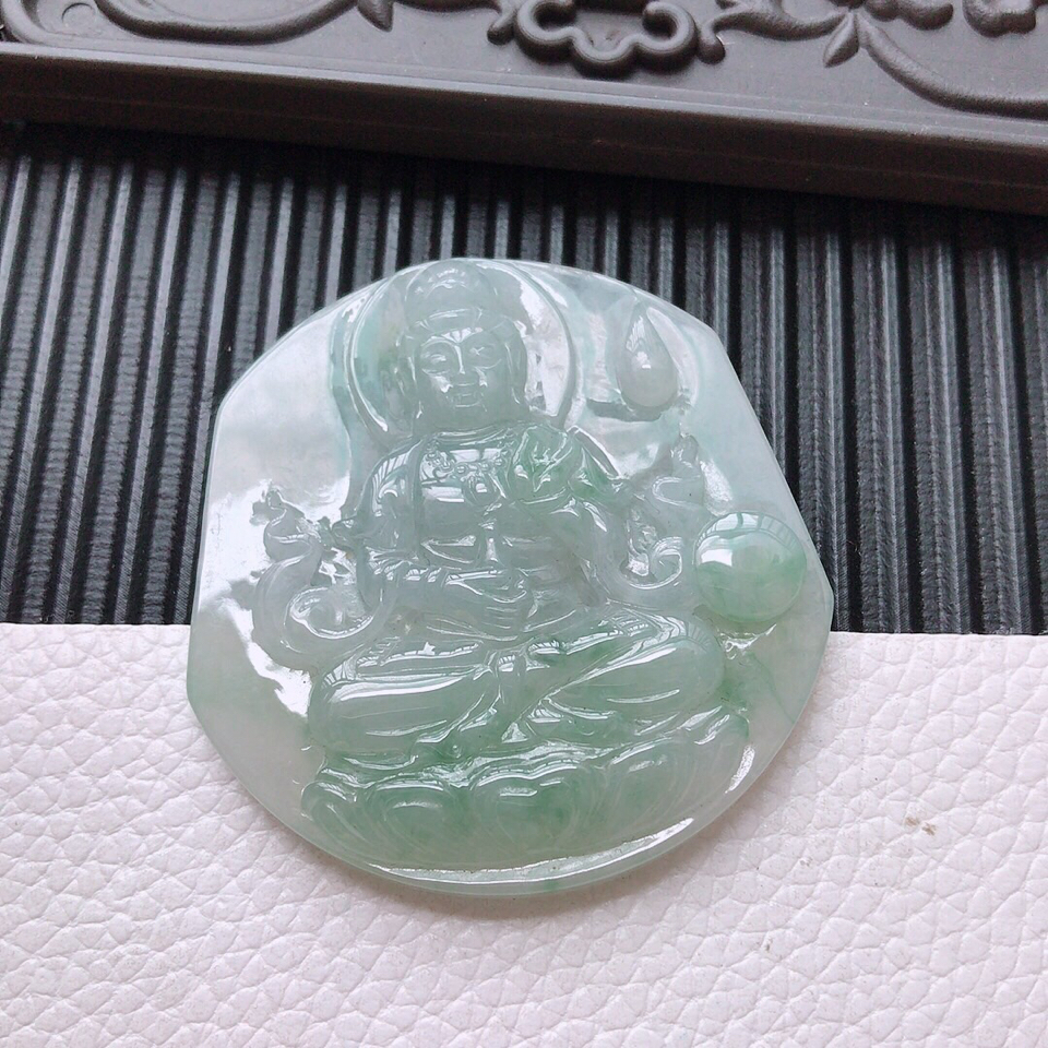 翡翠细糯种飘花观音吊坠