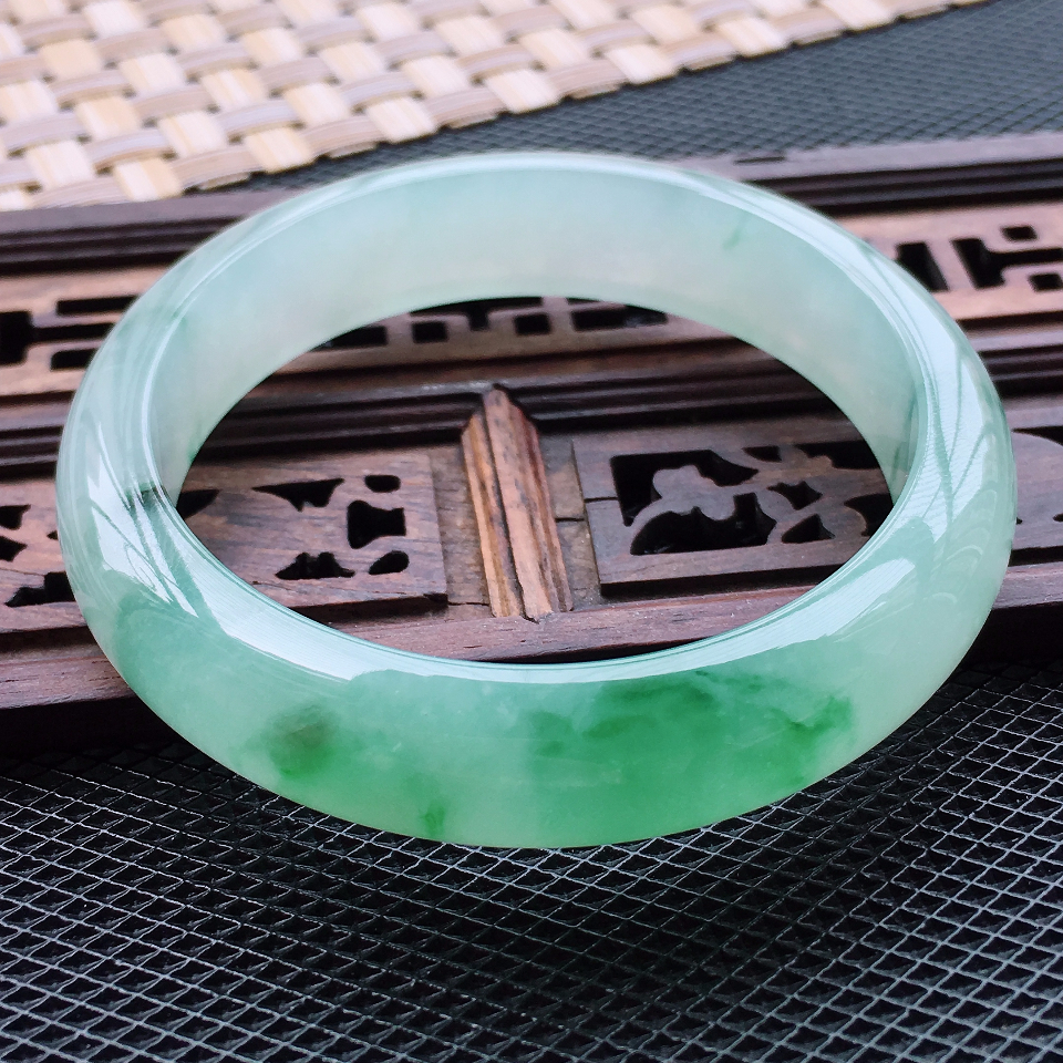 冰种飘花正装手镯（55.5mm）