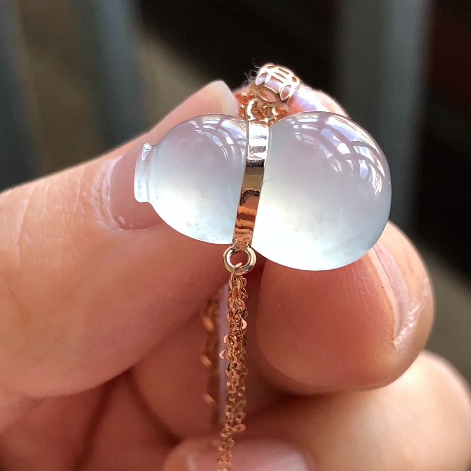 镶玫瑰金冰种淡晴水翡翠葫芦胸坠（不含链子）
