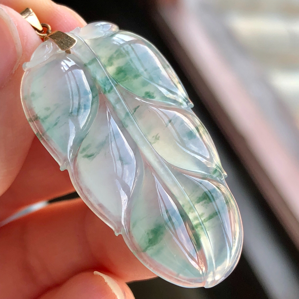 冰种飘花翡翠玉叶挂件