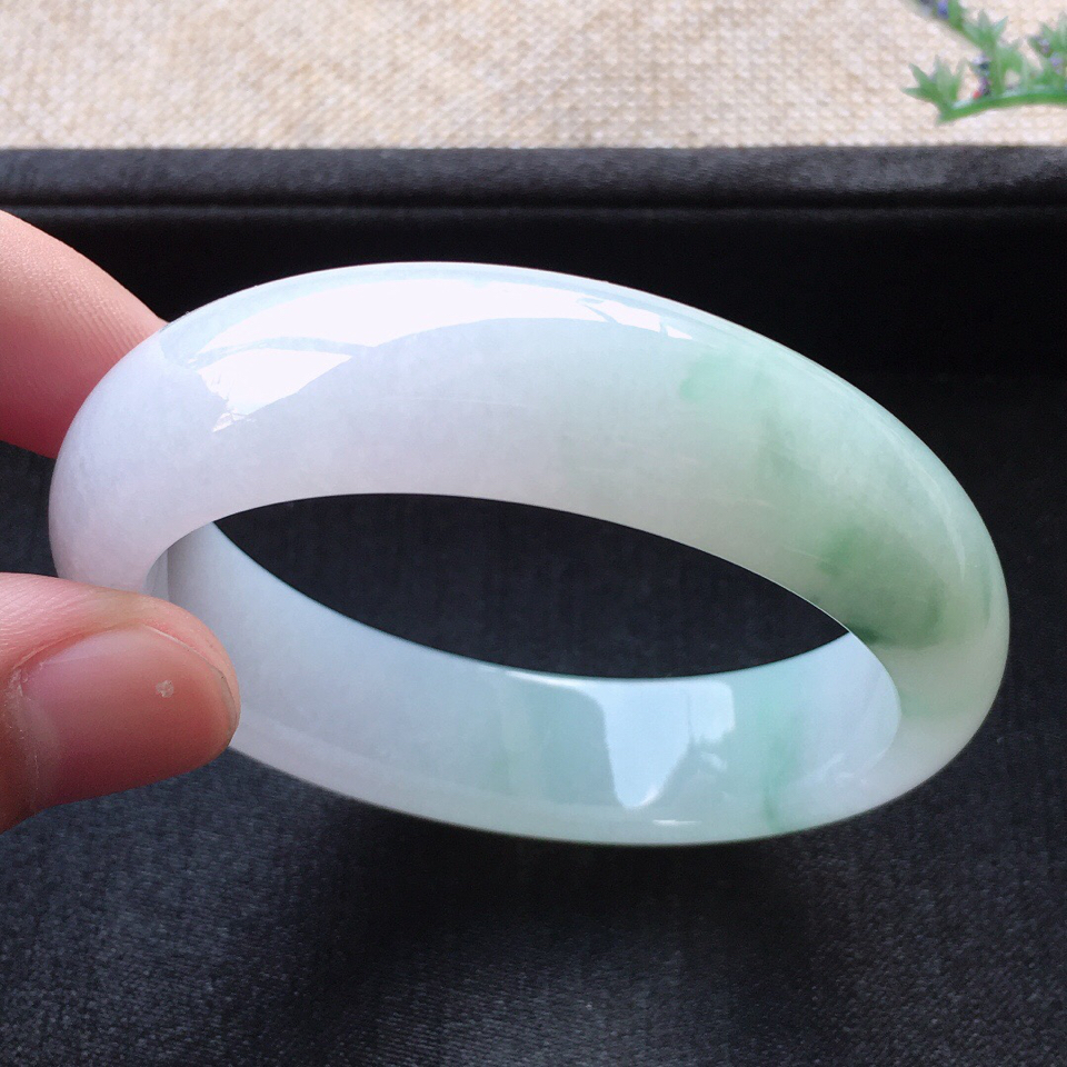 糯冰种飘花A货翡翠手镯（54.2mm）