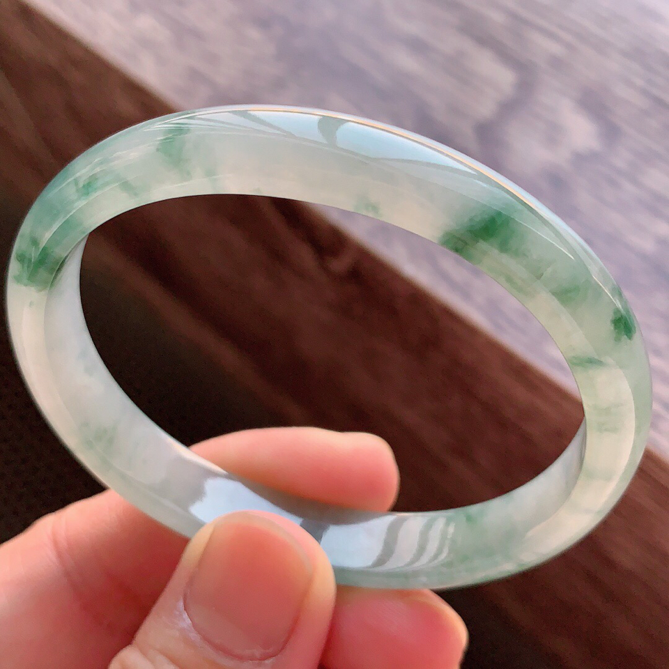 翡翠糯冰种飘花贵妃手镯54.8*47.9mm