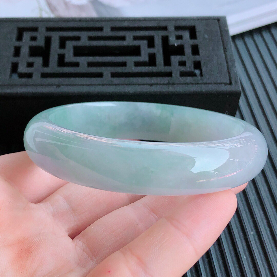 翡翠糯种晴水正圈手镯