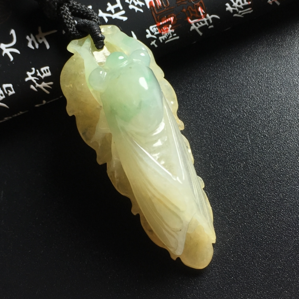 （超值推荐）糯冰种黄翡飘花一鸣惊人挂件翡翠