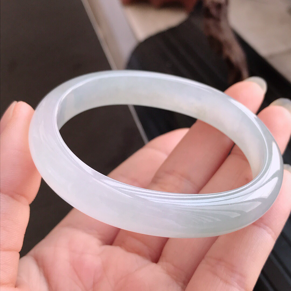 翡翠细糯种贵妃手镯57mm
