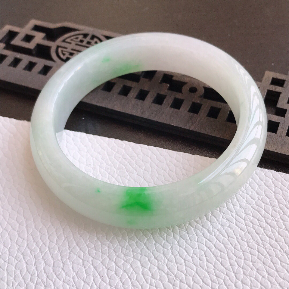 翡翠细糯种飘阳绿宽边手镯55.8mm