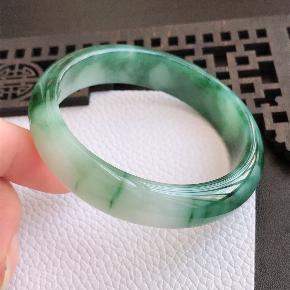 翡翠细糯种飘花宽边手镯54.9mm