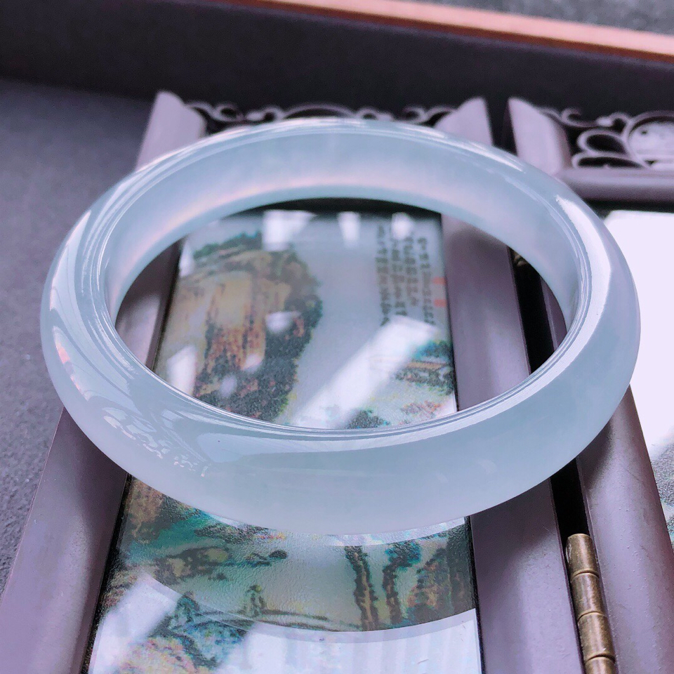 翡翠冰种淡晴水宽边手镯57.6mm