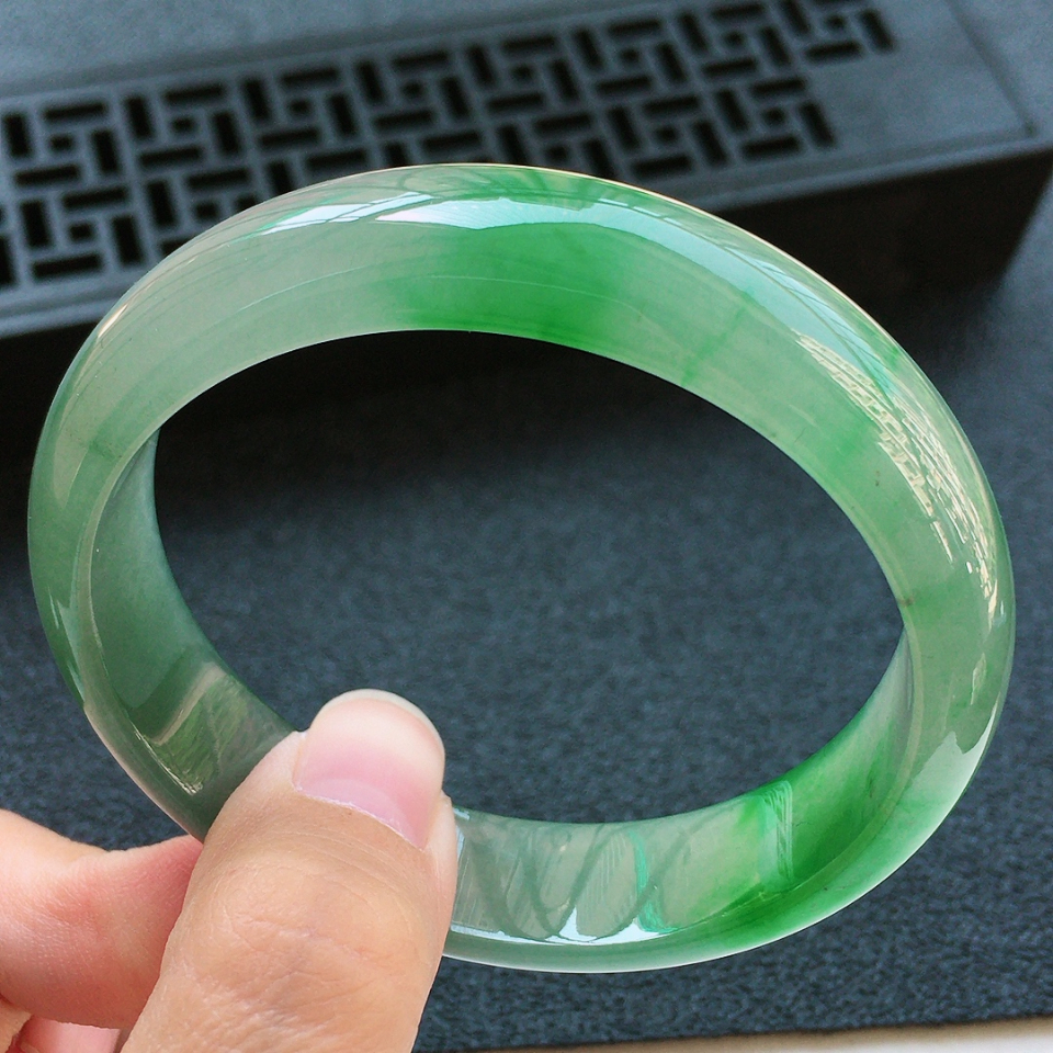 糯冰种阳绿正装手镯56mm