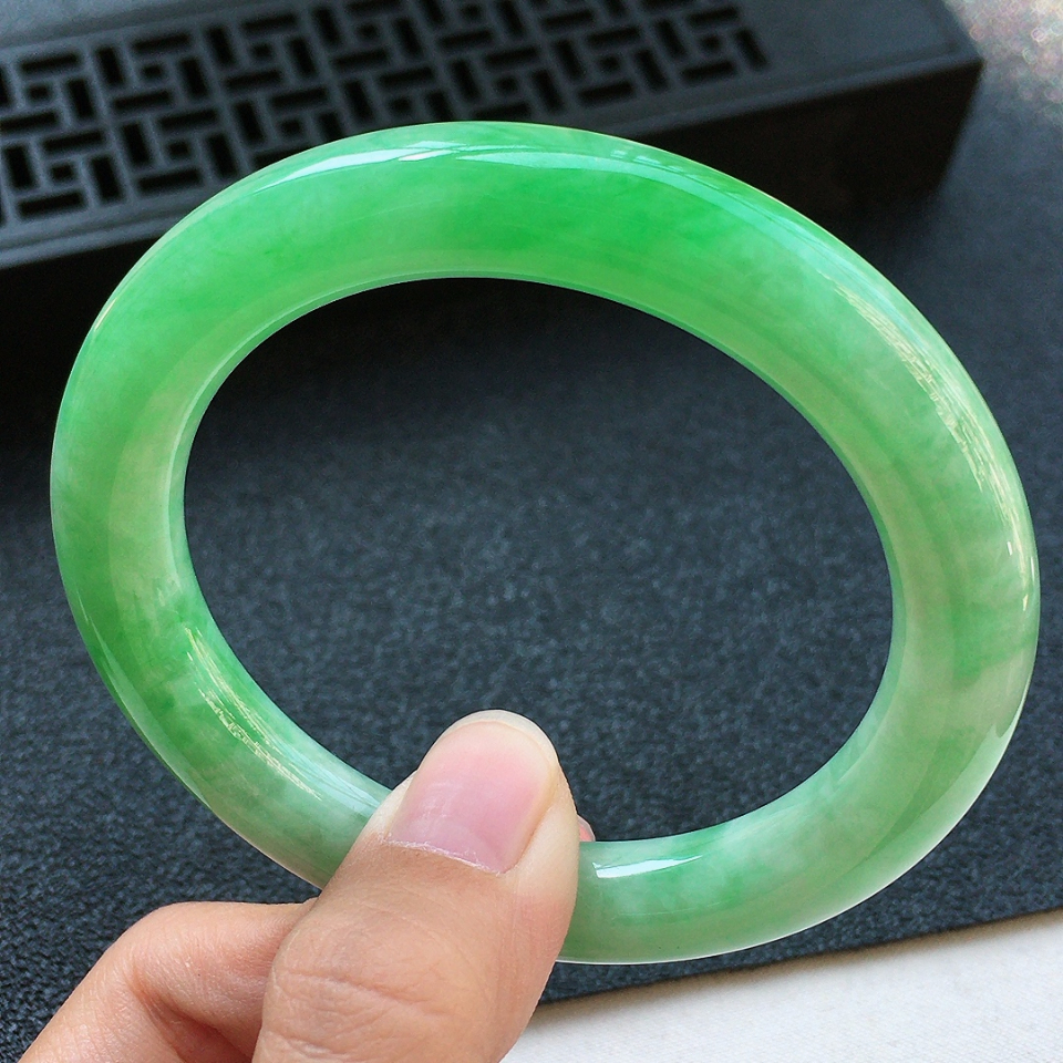细糯种飘阳绿圆条手镯55mm