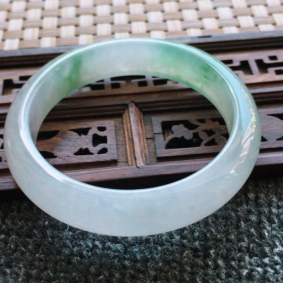 糯冰种飘花正装手镯57mm