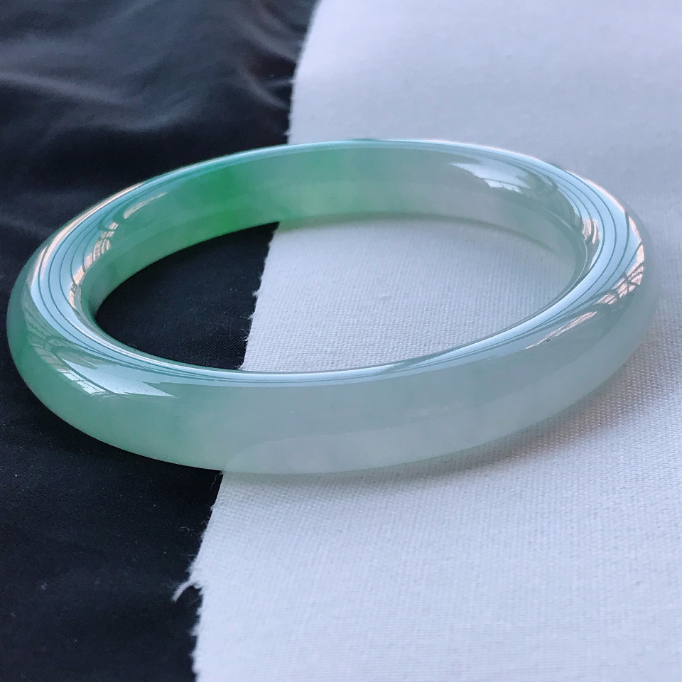 糯冰种飘绿圆条手镯55mm
