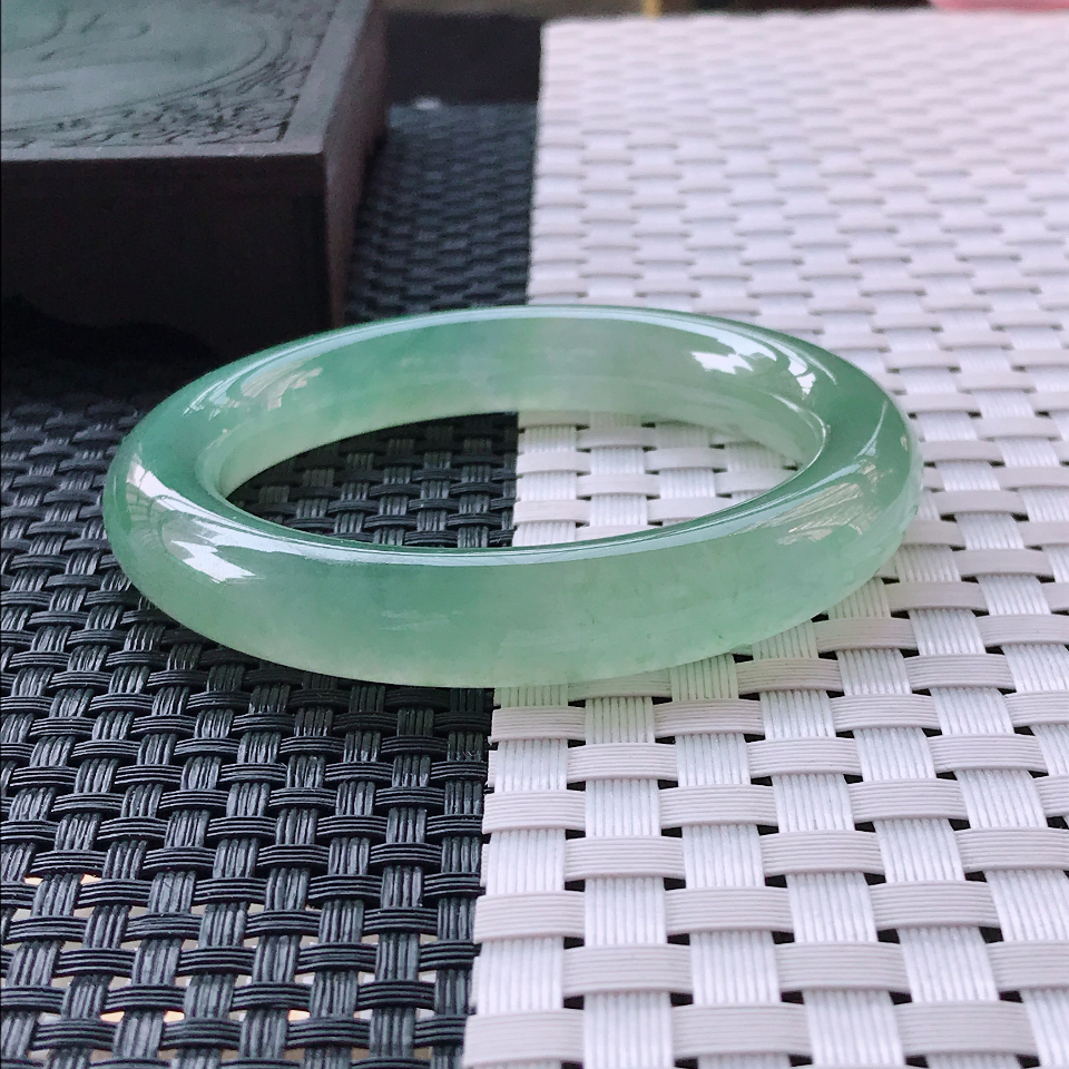 冰种晴水绿圆条手镯55mm