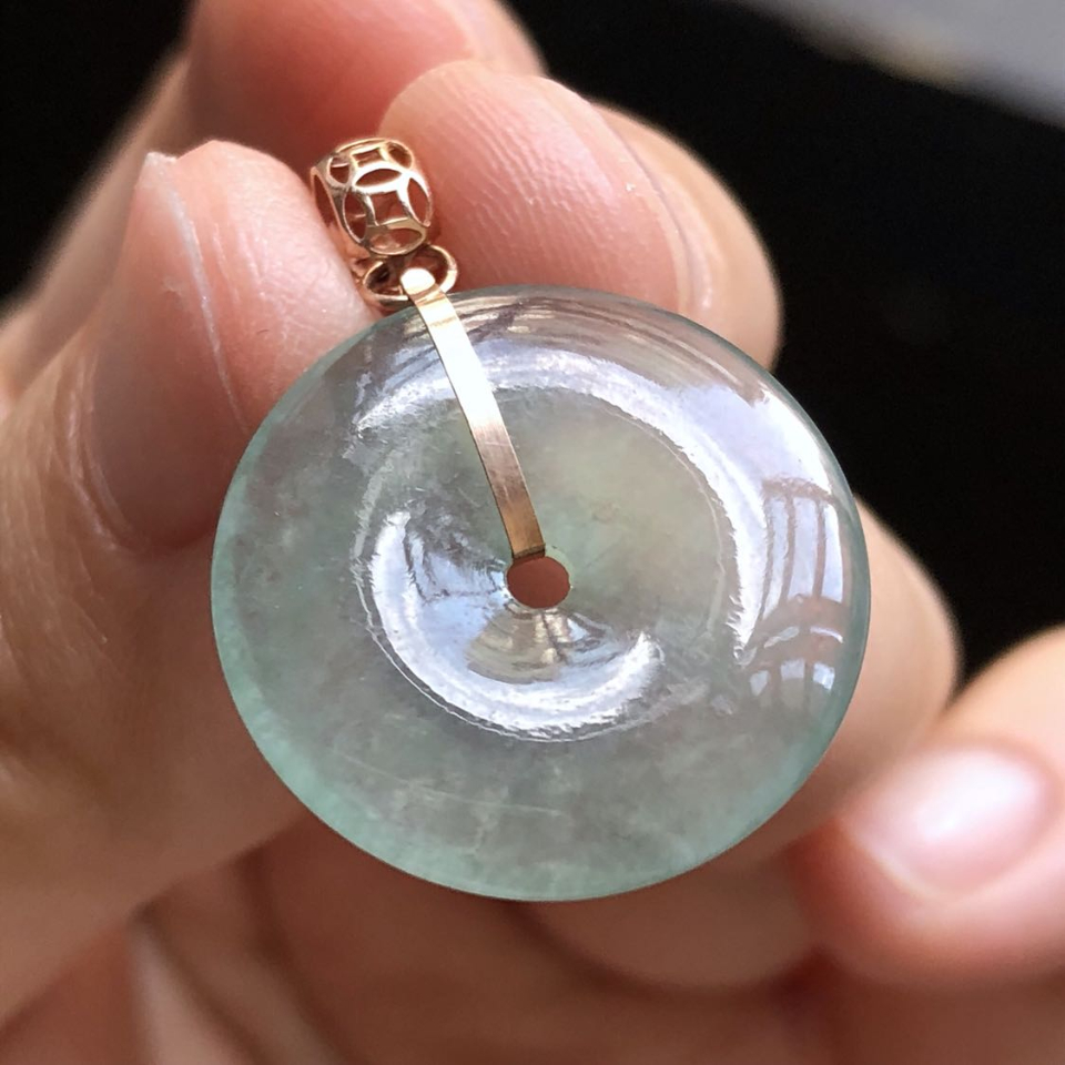 玫瑰金冰种晴水翡翠平安扣胸坠