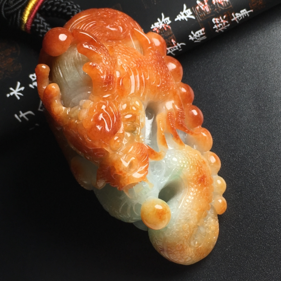糯冰种红翡飞龙把件翡翠