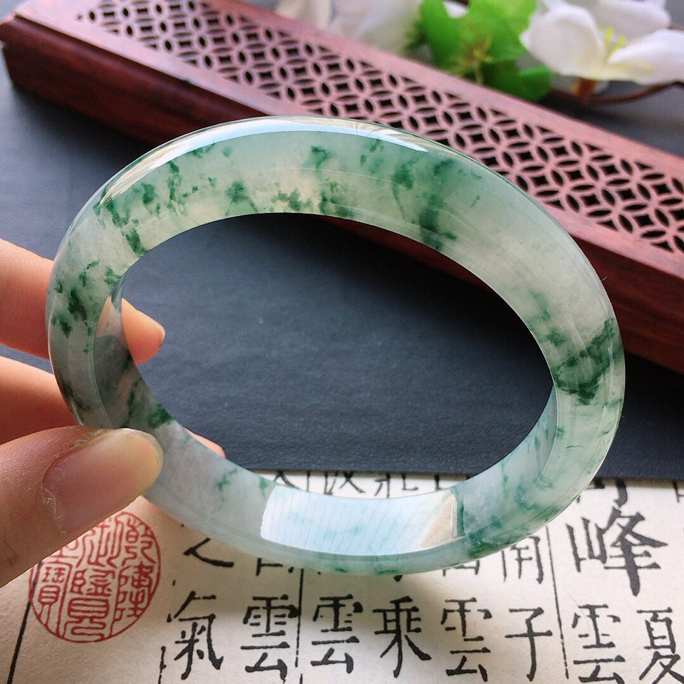 翡翠糯冰种飘花正圈手镯57mm