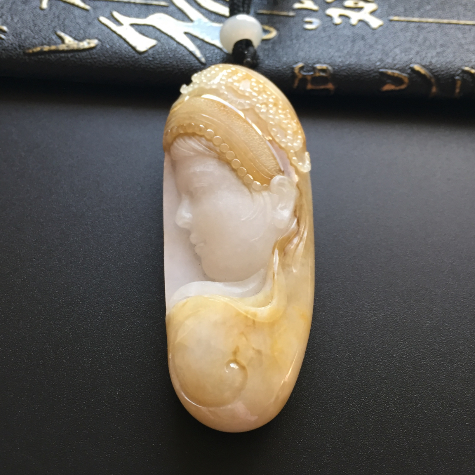 糯冰种黄翡缅甸翡翠A货阿诗玛挂件
