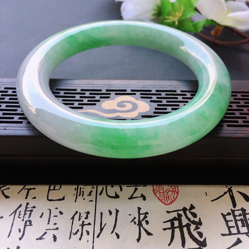 翡翠细糯种阳绿圆条手镯56mm