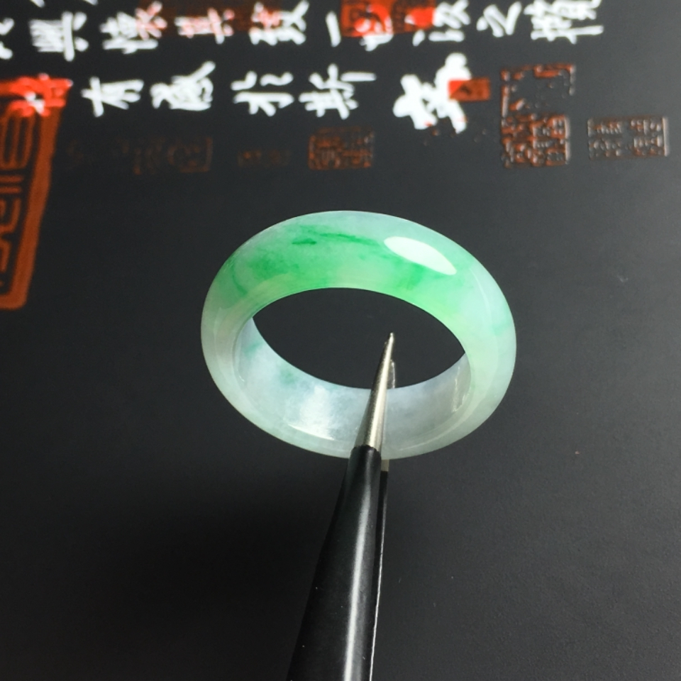 糯冰种飘绿指环戒指翡翠