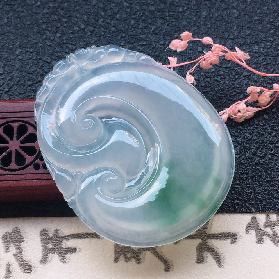 翡翠糯冰种飘花如意吊坠