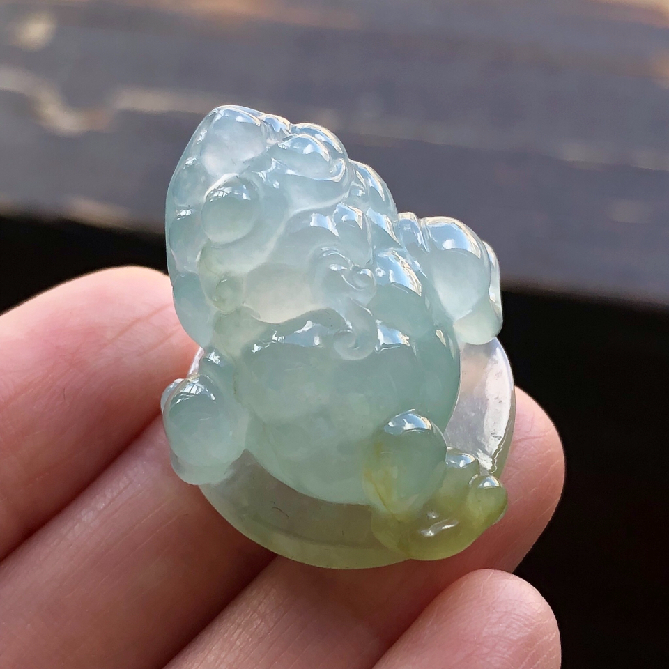 冰种晴水略带黄翡招财进宝挂件/小摆件