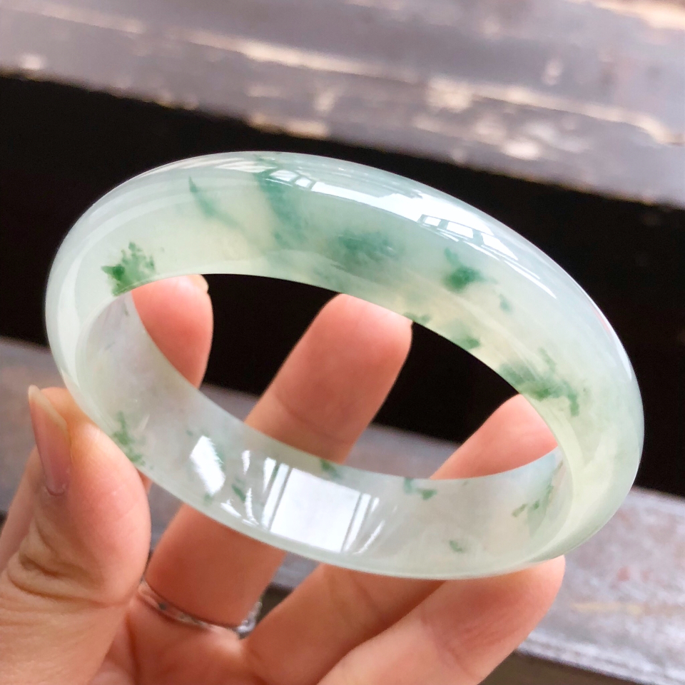 糯冰种飘花翡翠手镯（56.8mm）