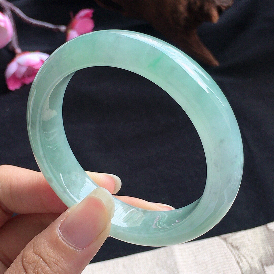 翡翠糯冰种淡绿正圈手镯52mm