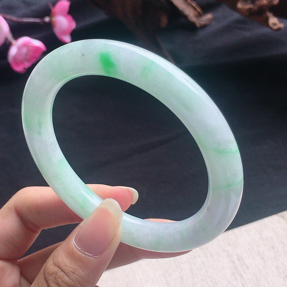 翡翠细糯种阳绿圆条手镯55mm