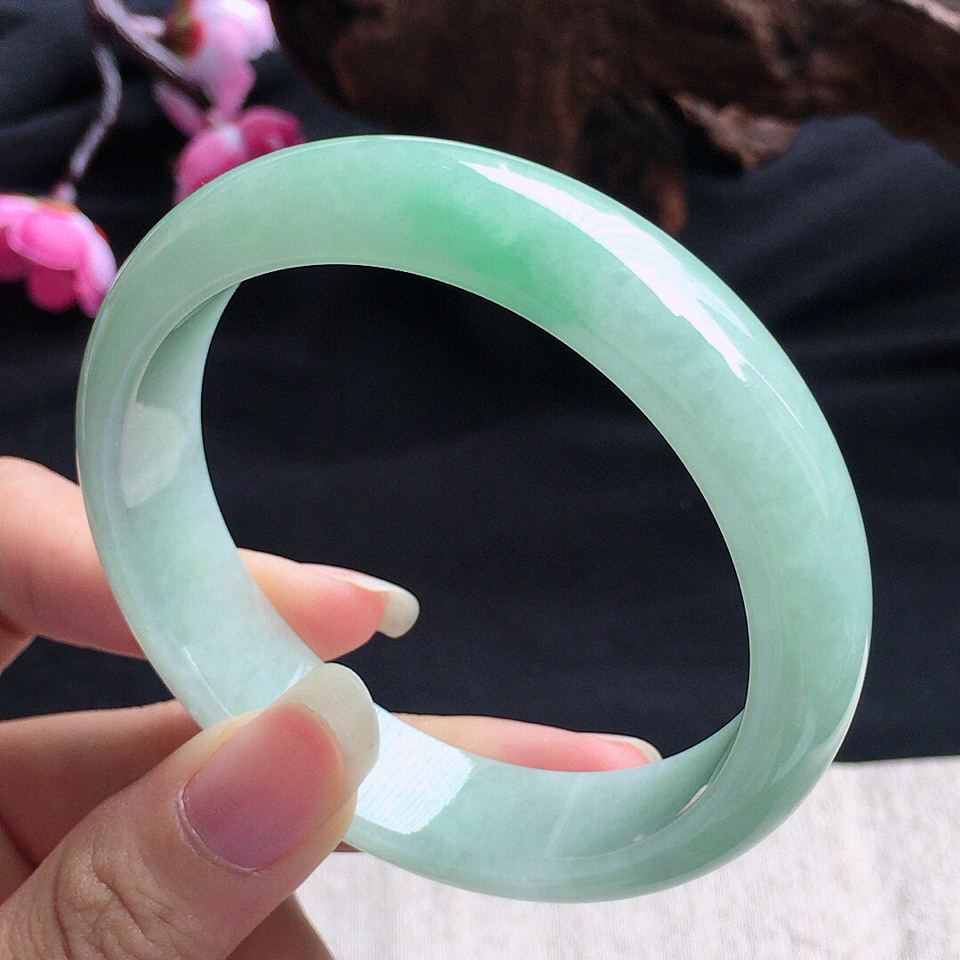 翡翠糯冰种淡绿正圈手镯56mm