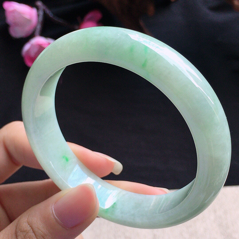 翡翠细糯种淡绿正圈手镯56mm