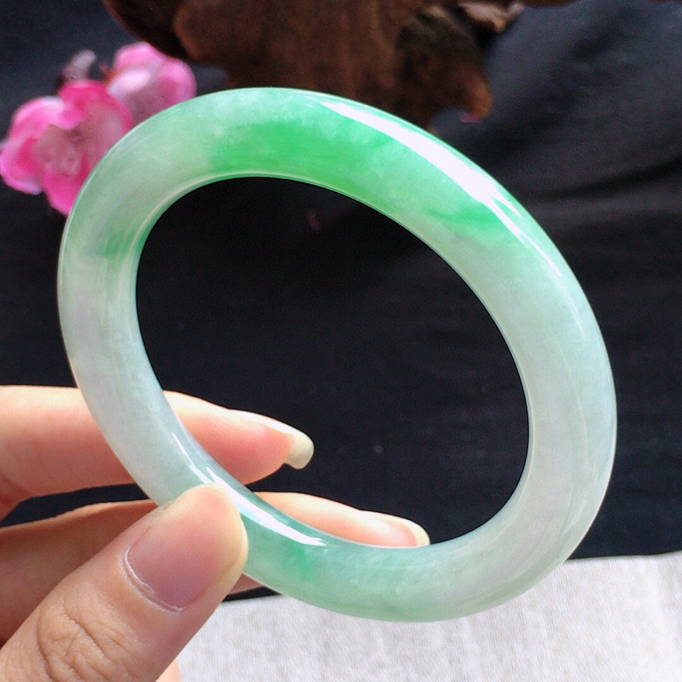 翡翠糯冰种阳绿圆条手镯54mm