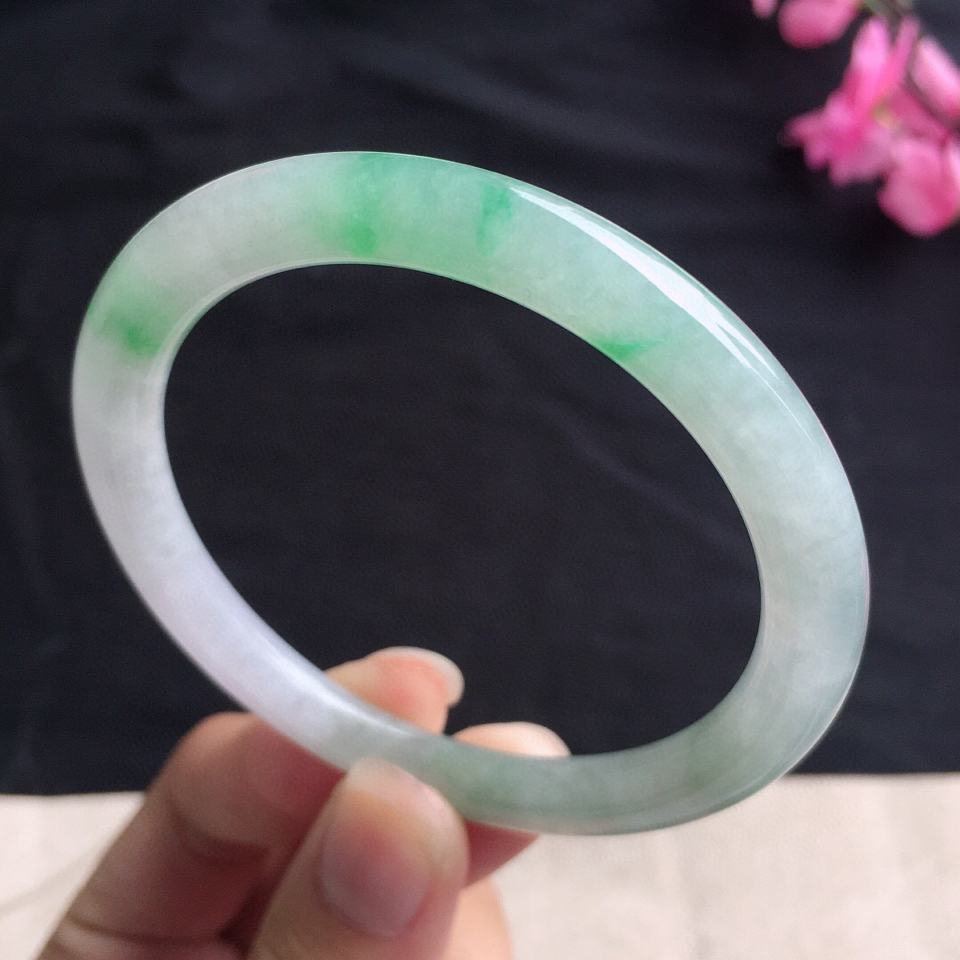 翡翠糯冰种淡绿圆条手镯54mm