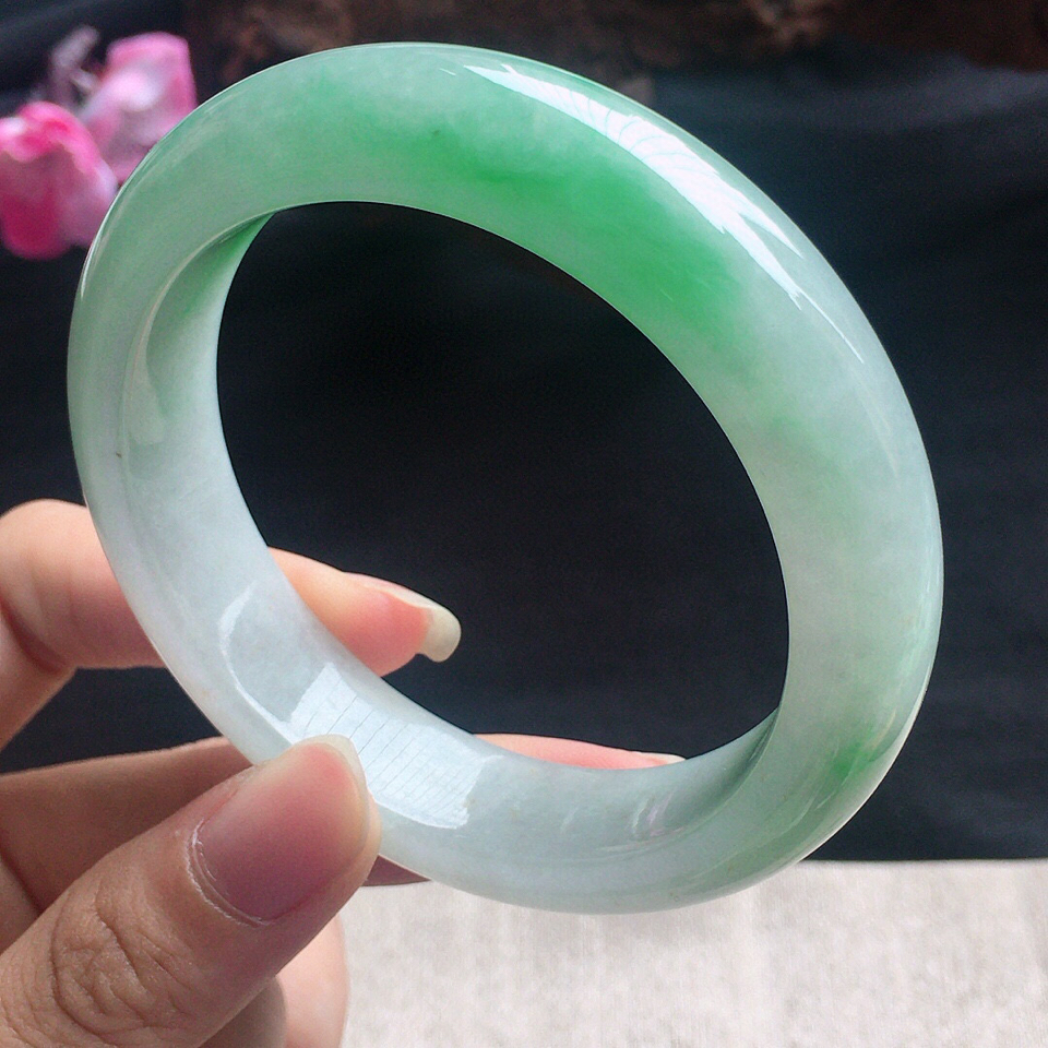 翡翠细糯种淡绿正圈手镯57mm