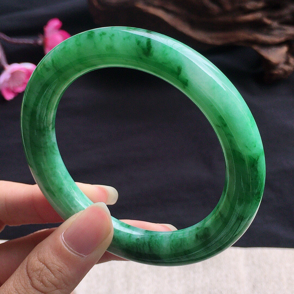 翡翠细糯种带绿圆条手镯56mm