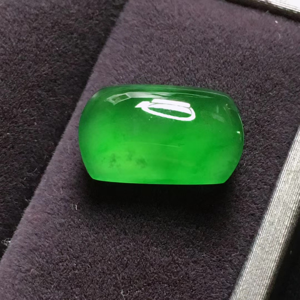 冰种阳绿马鞍