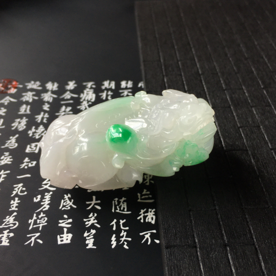 糯冰种飘翠貔貅挂件翡翠
