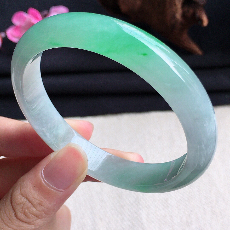 翡翠糯冰种淡绿正圈手镯55mm
