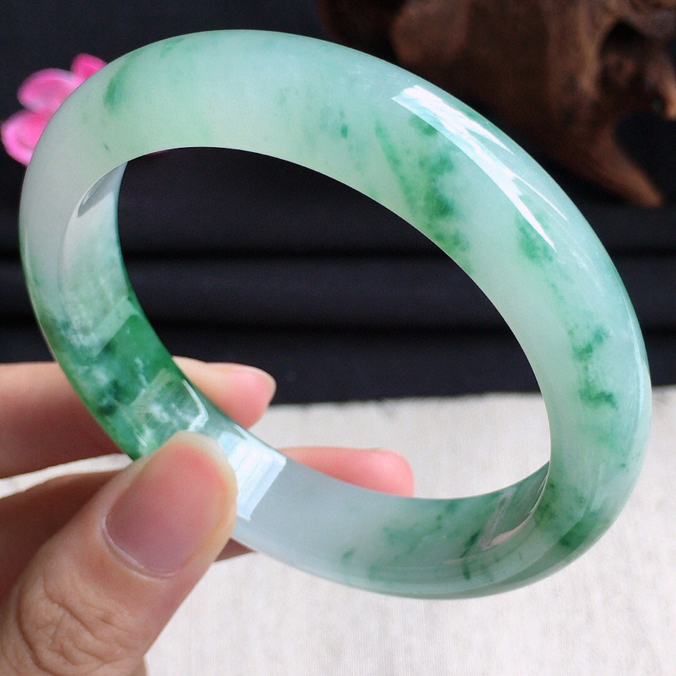 翡翠糯冰种飘绿花正圈手镯56mm