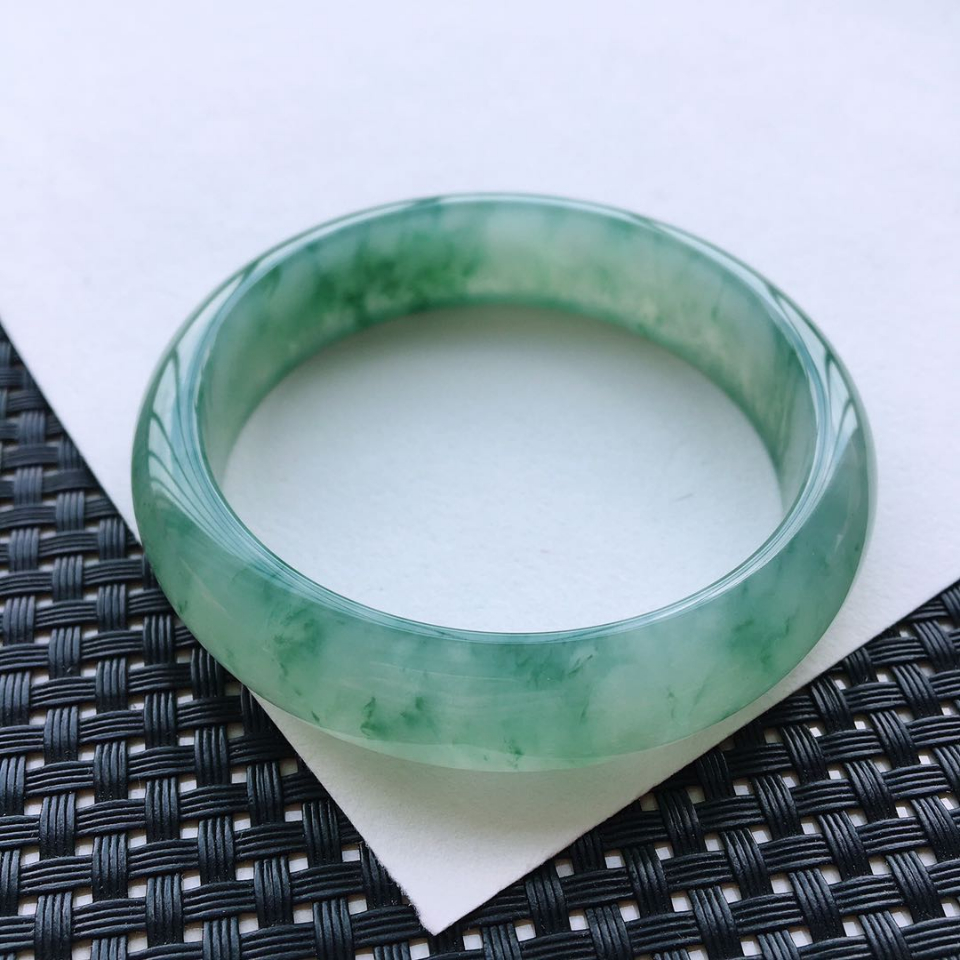 58mm冰糯飘花正圈手镯翡翠