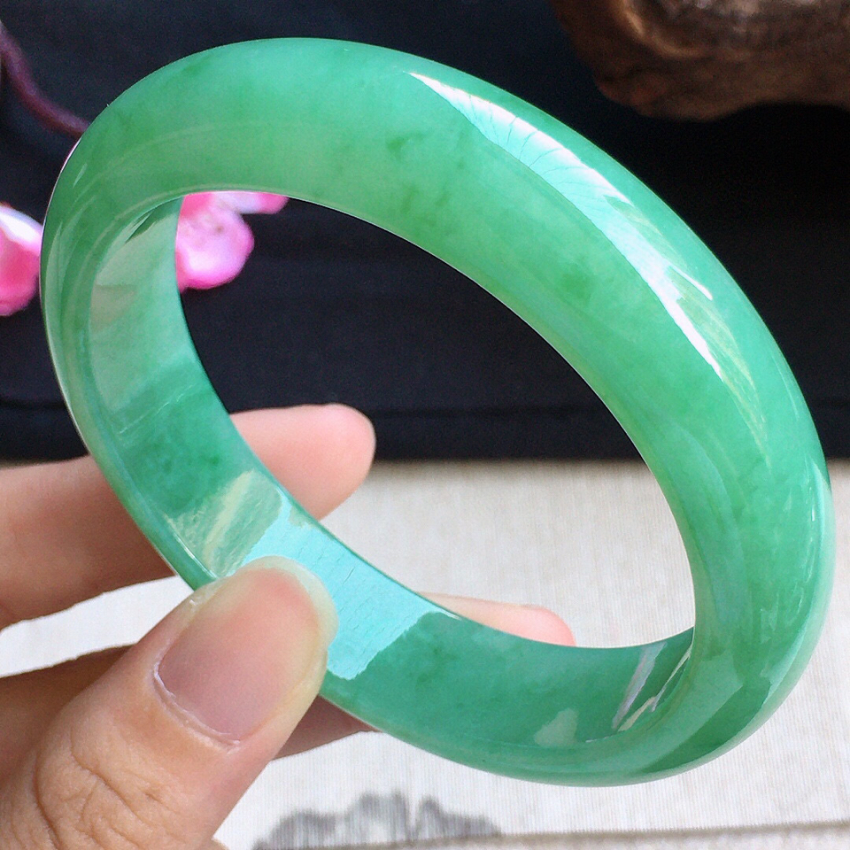 翡翠细糯种满绿正圈手镯56mm