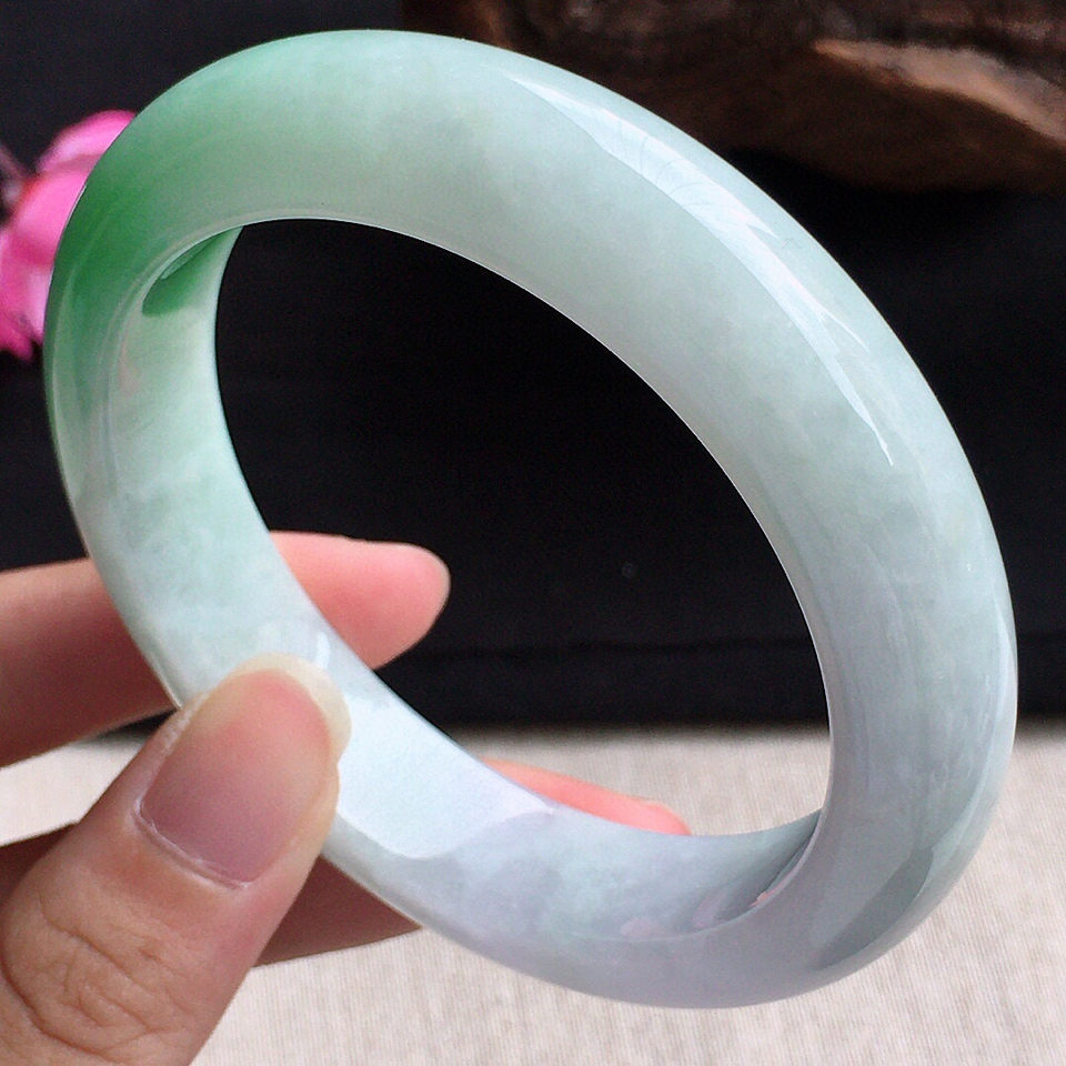 翡翠细糯种淡绿正圈手镯57mm