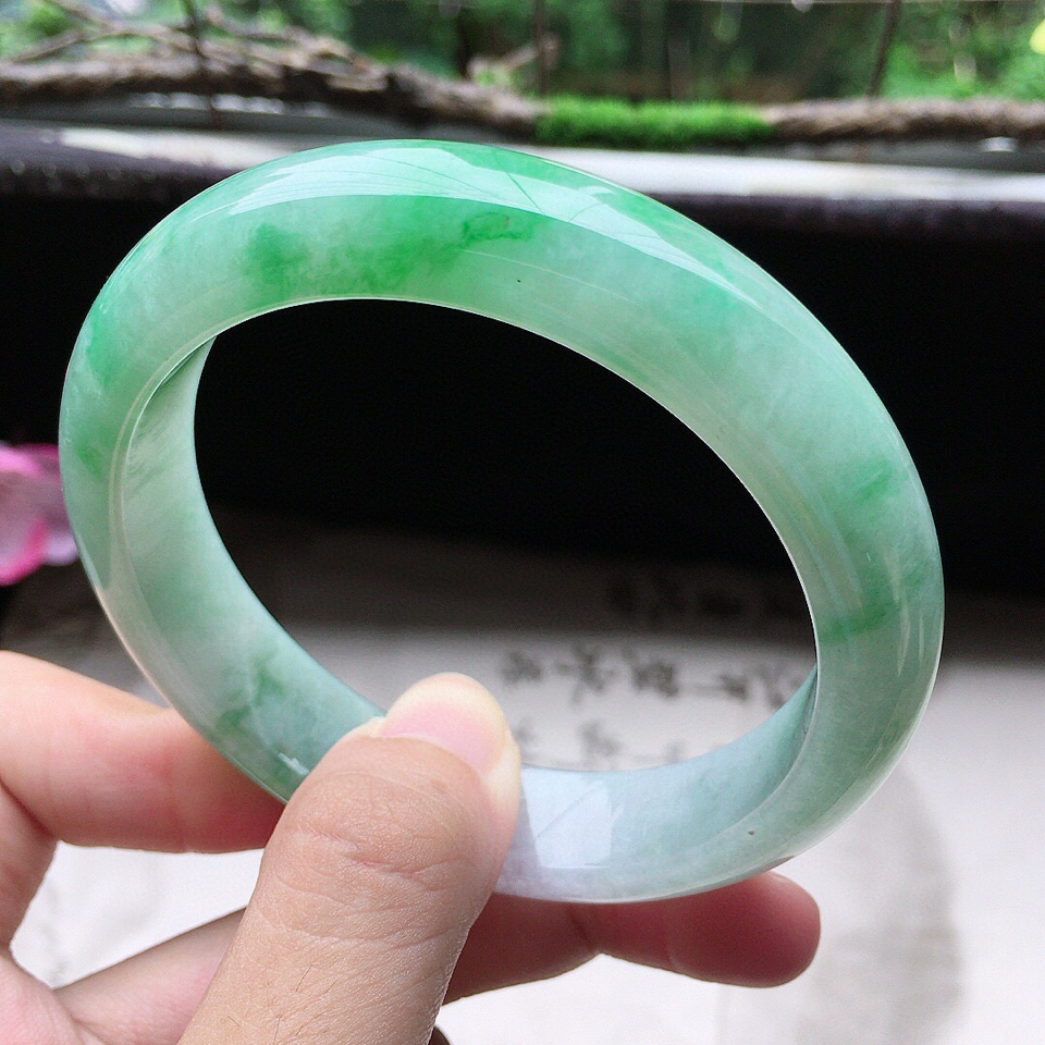 翡翠细糯种春带彩正圈手镯55mm