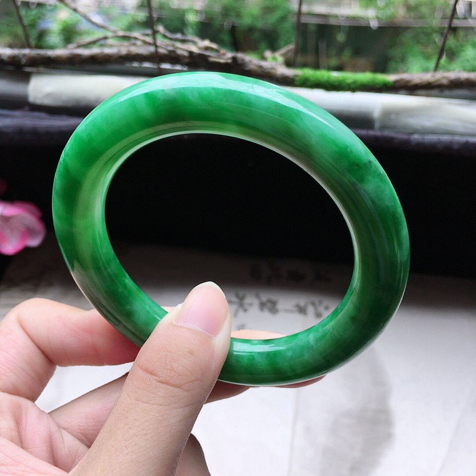 翡翠细糯种满绿圆条手镯55mm