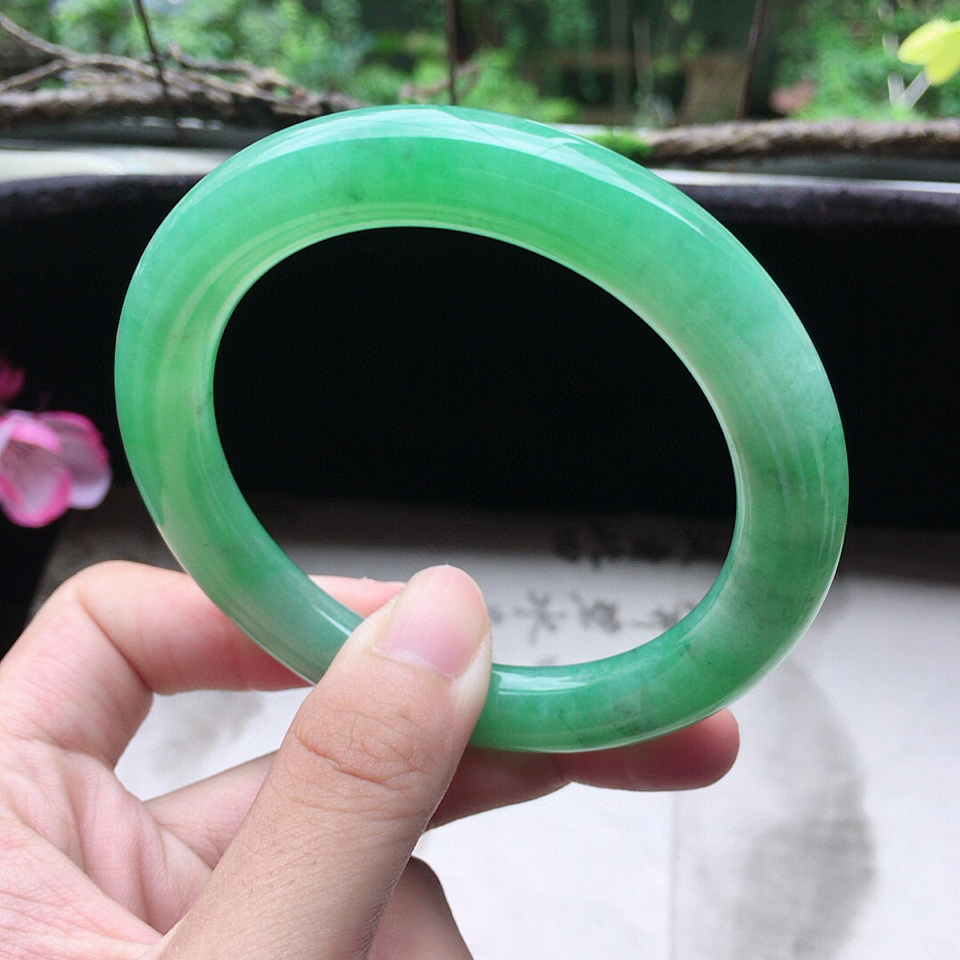 翡翠细糯种带绿圆条手镯57mm