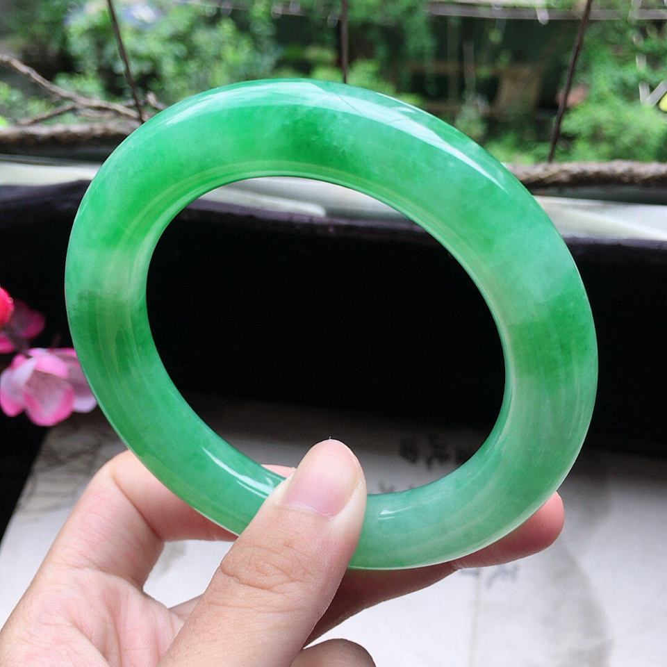 翡翠细糯种带绿圆条手镯59mm