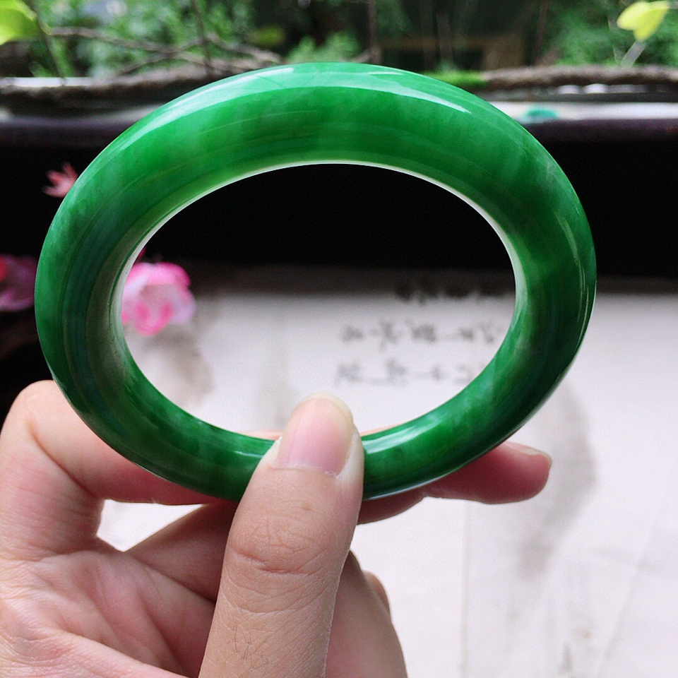 翡翠细糯种满绿圆条手镯55mm
