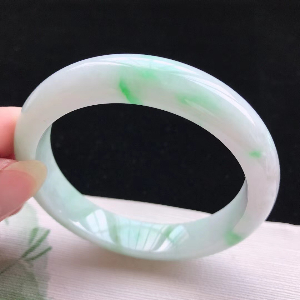 细糯种飘绿翡翠手镯（60.6mm）