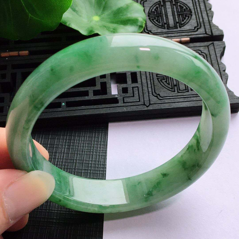天然翡翠糯种飘绿花正圈手镯58mm