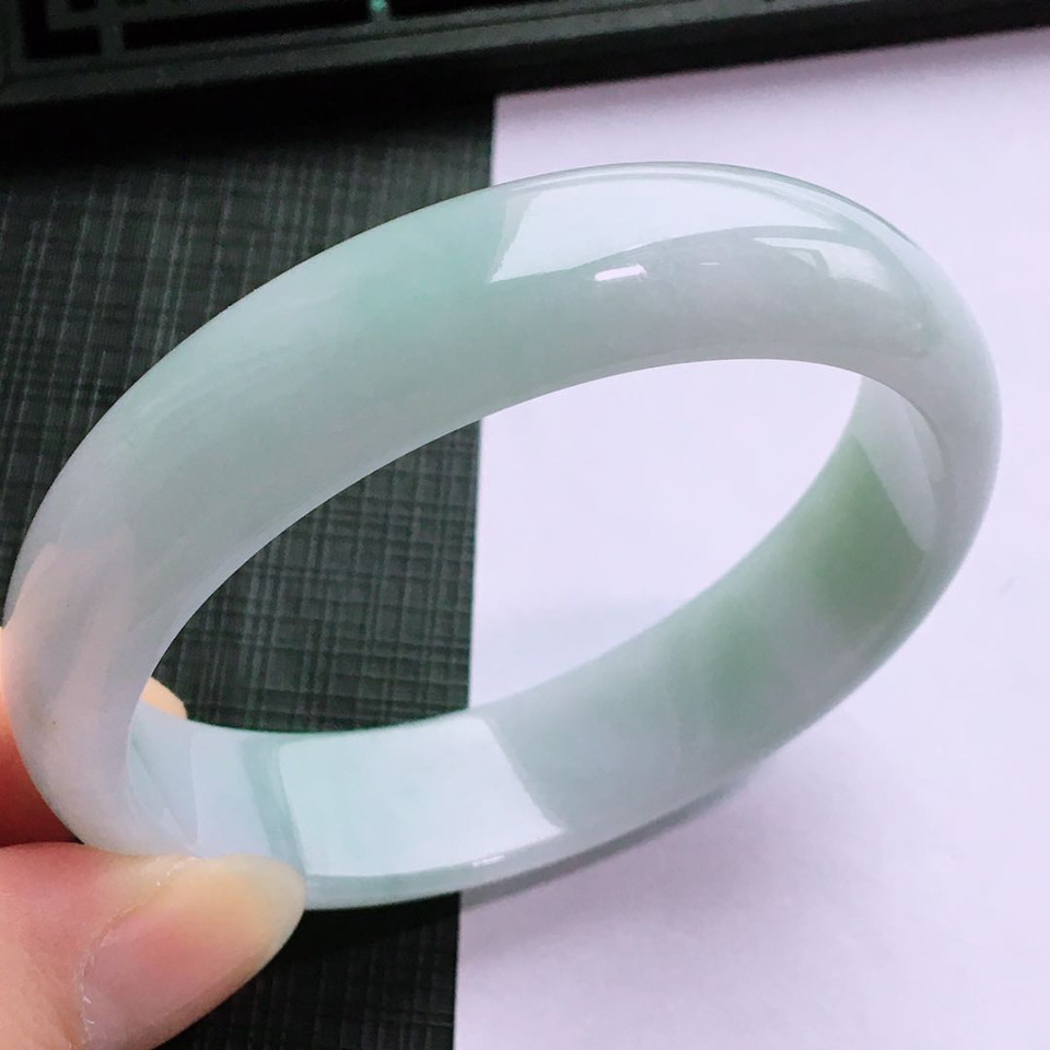 天然翡翠糯种带色贵妃手镯54mm