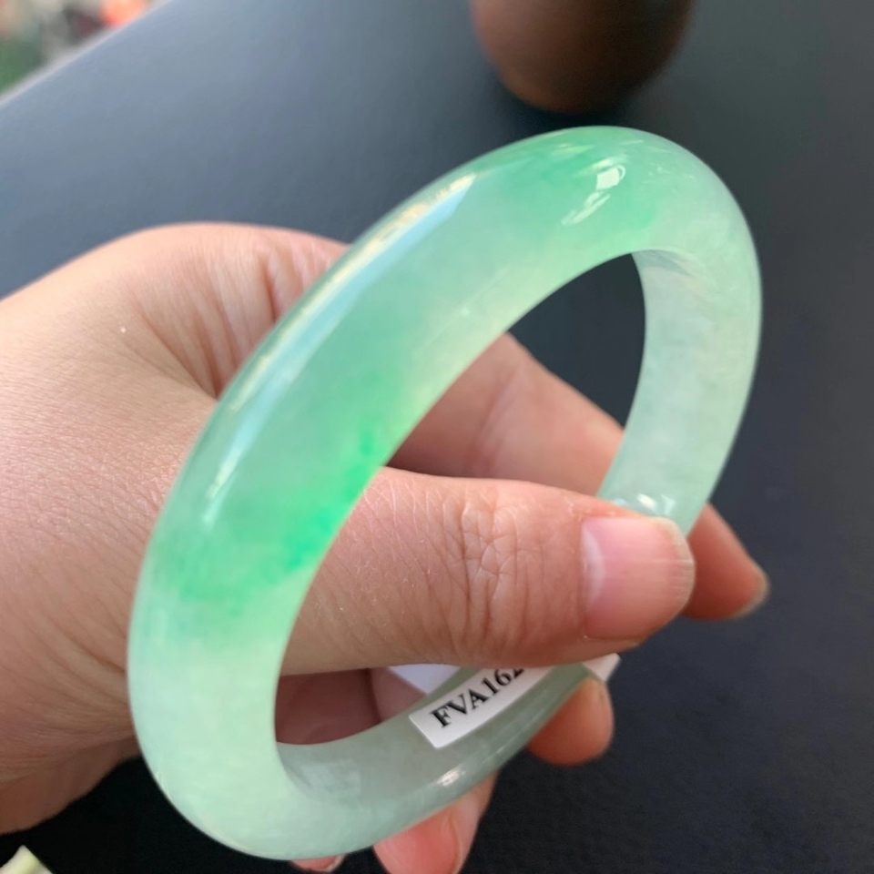 绿晴水翡翠贵妃手镯（53-46.7mm）